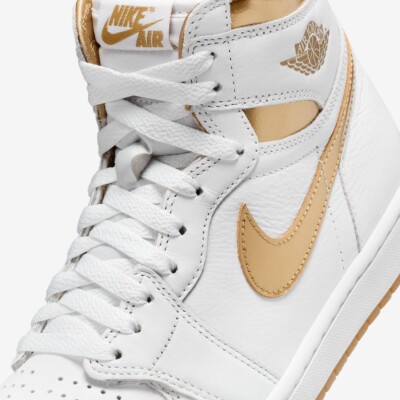 靴 Nike Air Jordan 1 High White Gold Nike Air Jordan 1 High OG White-Metallic Gold Sneakers Various