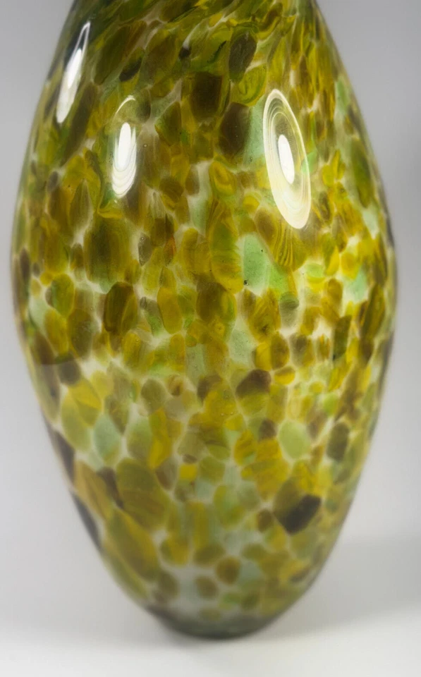 Green Yellow Glass English Vase Blown White Flower Art Seasonal Display 1960s - Image 2 of 4