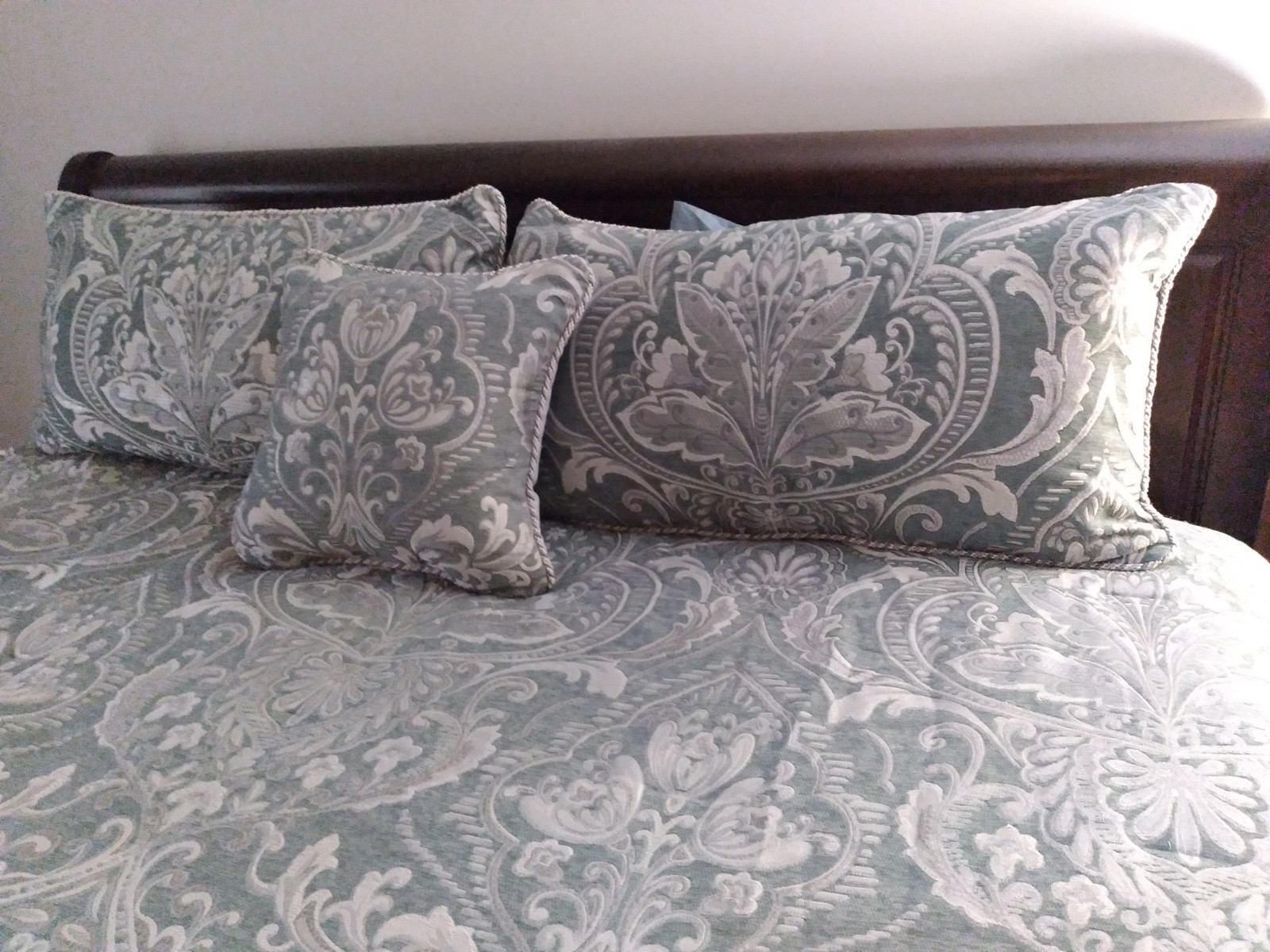 CROSCILL GABRIJEL King 4-PC Comforter Set 110 x 96