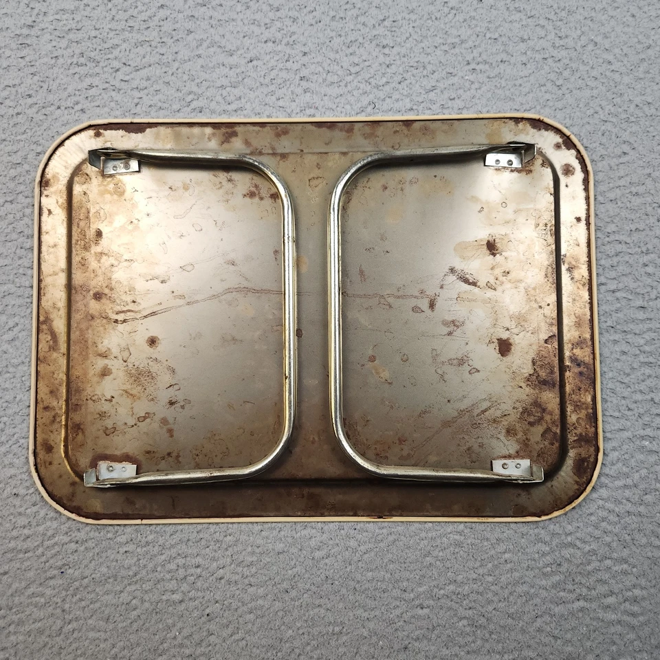 Bandeja de TV de metal vintage para niños Cabbage Patch patas plegables escena de granja años 80 diciembre Foto 2 de 4