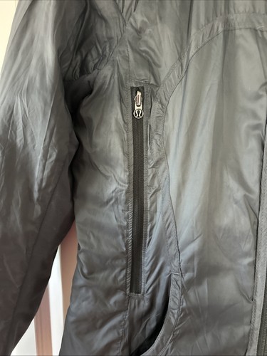 LULULEMON Wende-Daunen-Laufjacke gesteppt schwarz/grau Gr. 4 Reißverschlusstaschen - Bild 12 von 14