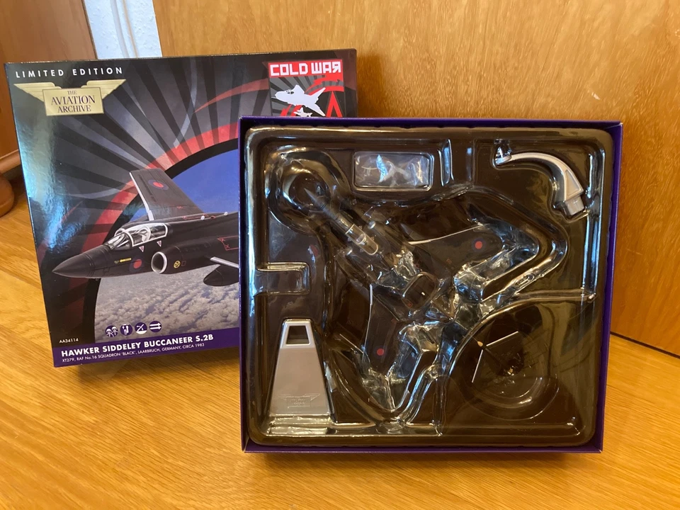 Corgi AA34114 Hawker Siddeley Buccaneer S.2B Neu+OVP 1:72 - Bild 3 von 4