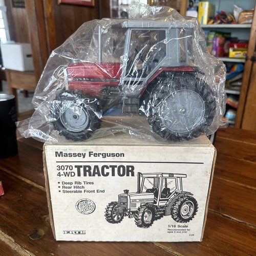 NOS ERTL Massey Ferguson 3070 4-WD Tractor W/Cab 1:16 Scale Die-Cast Metal #1128