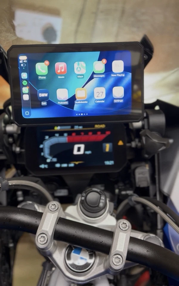 BMW Motorrad 7” OLED  Sat nav CarPlay & Android Auto Wireless connected ride - Image 2 of 4