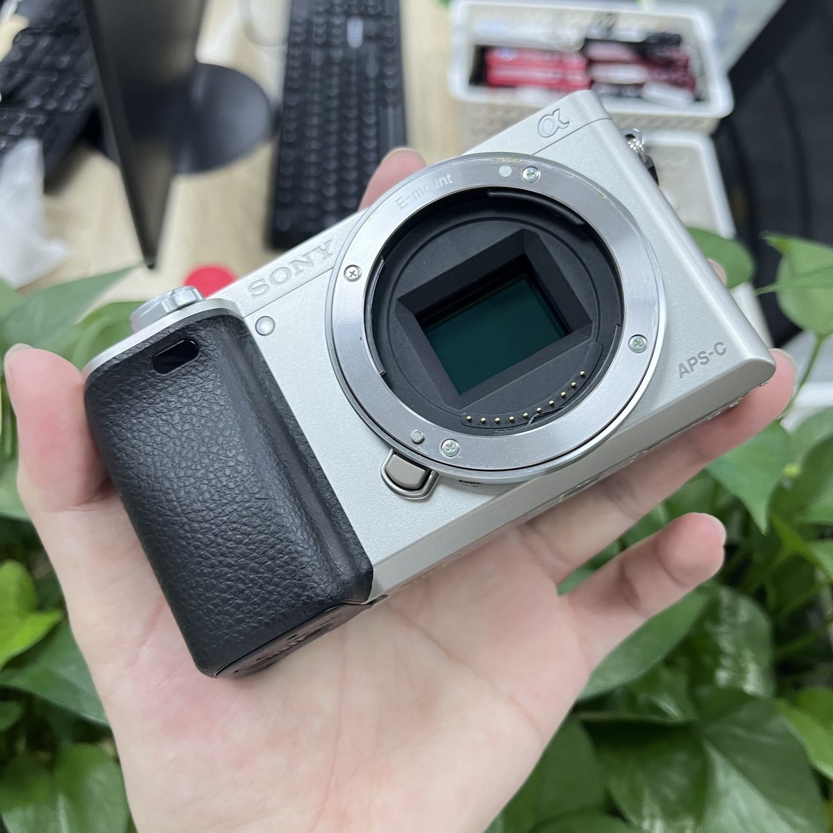Sony A6000 24.3 MP Mirrorless ILCE6000L Digital Camera Silver Body