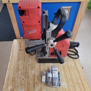Milwaukee 4272-21 1-5/8" Electro-Magnetic Drill  with 4 Bits Included Exe Cond!