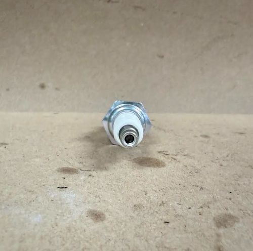 New NGK BR8ES Spark Plug - Picture 2 of 4
