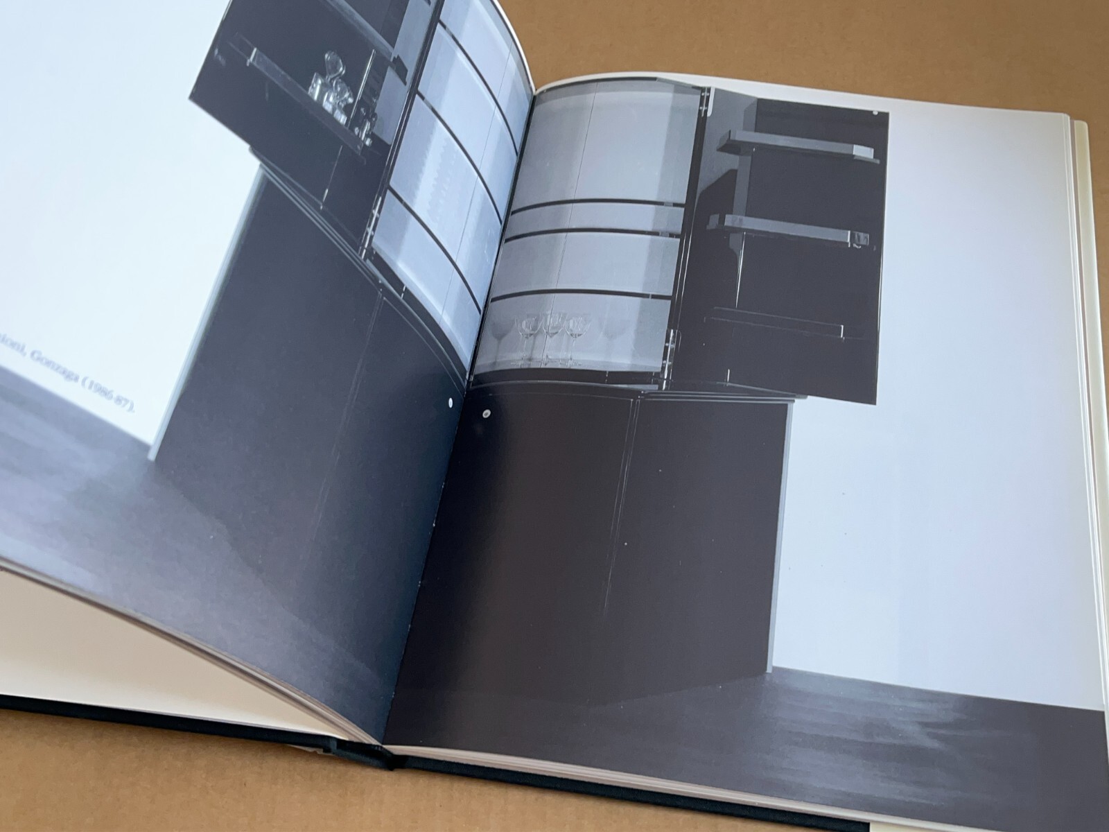 Virgilio Vercelloni - L'AVVENTURA DEL DESIGN: DINO GAVINA - Jaca Book 1987