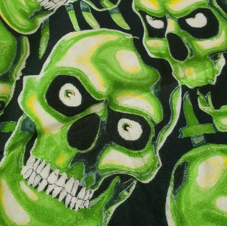 18SS◆手元に在庫有◆関税なし◆国内発送Supreme skull Bandana SS18 Supreme Skull Pile green bandana Glow in the dark scarf