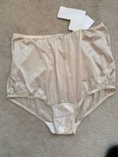 Vanity Fair Perfectly Yours Lace Nouveau Brief Panties. Size 8. Fawn. NWT. 13001