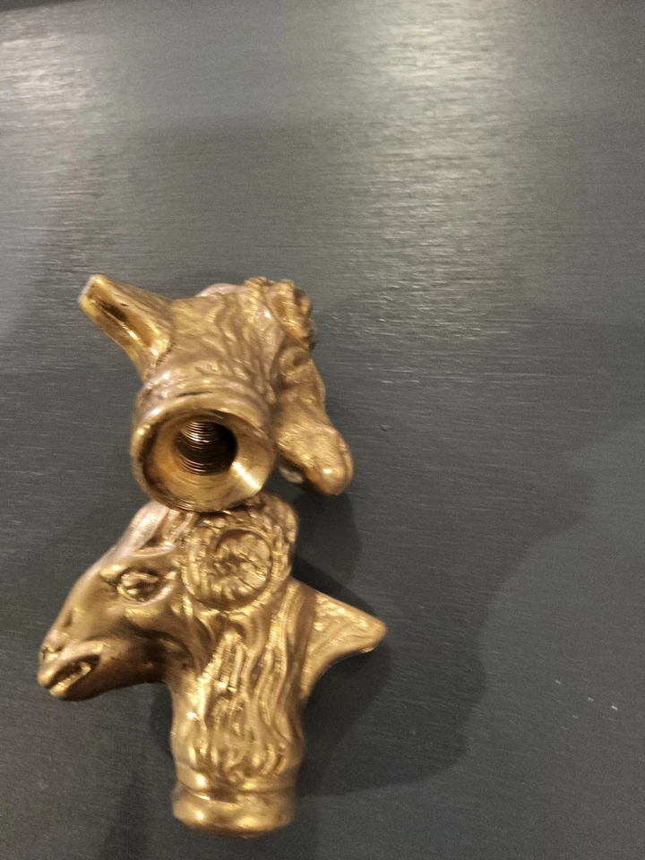 COMPRADOR EMBRUJADO CUIDADO RARO AF Latón Sólido Rams Cabezas Mesa auxiliar HECHA EN ITALIA Foto 4 de 4