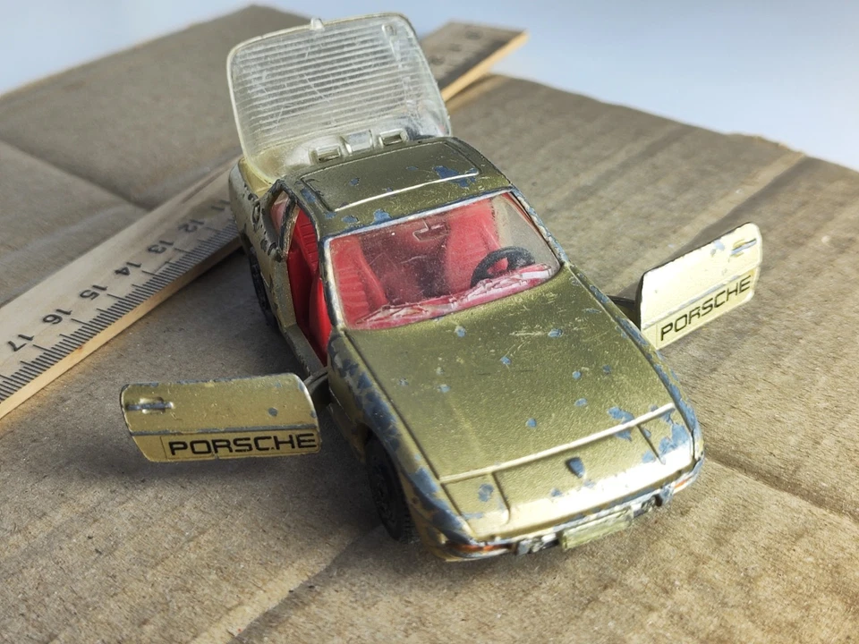 Vintage Retro Car Porshe 924, Corgi, England, Small Model Car  - Image 2 of 4