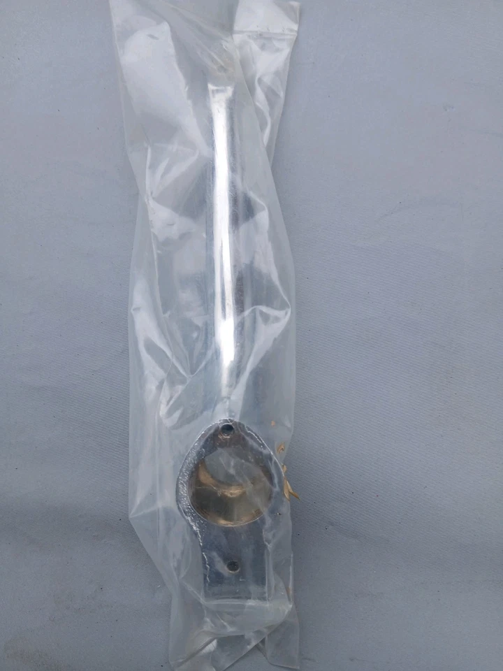 Carcasa de bloqueo de manija de maletero Jaguar XK150, XK150S. NOS Foto 3 de 4