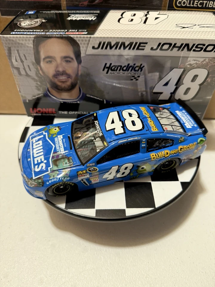 Jimmie Johnson #48 Lowe’s Monster’s Univeristy 2013 1/24 Nascar Diecast Foto 2 de 4