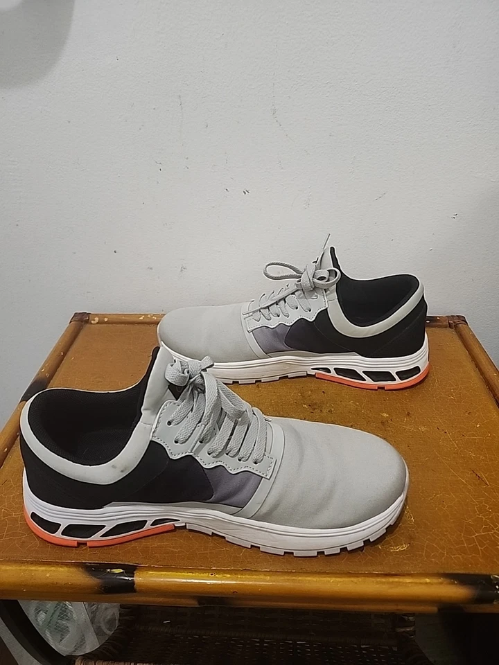 infinity By Cherokee Men's Fly Sneakers Size 9.5  - Image 3 of 4