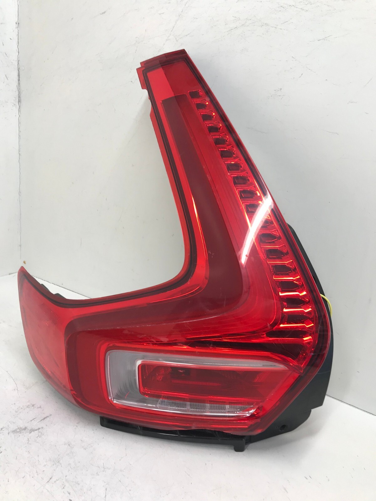 2019-2023 Volvo XC40 Driver Side Left Tail Light OEM 31446790