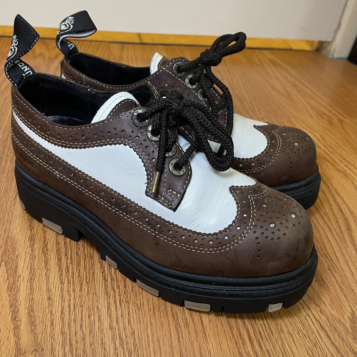 Vintage Y2K London Underground brown oxford wingtip lace up