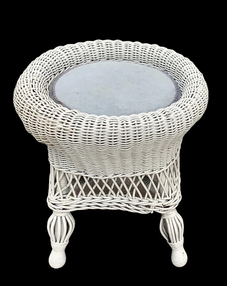 Antiguo taburete de mimbre casa victoriana Foto 3 de 4