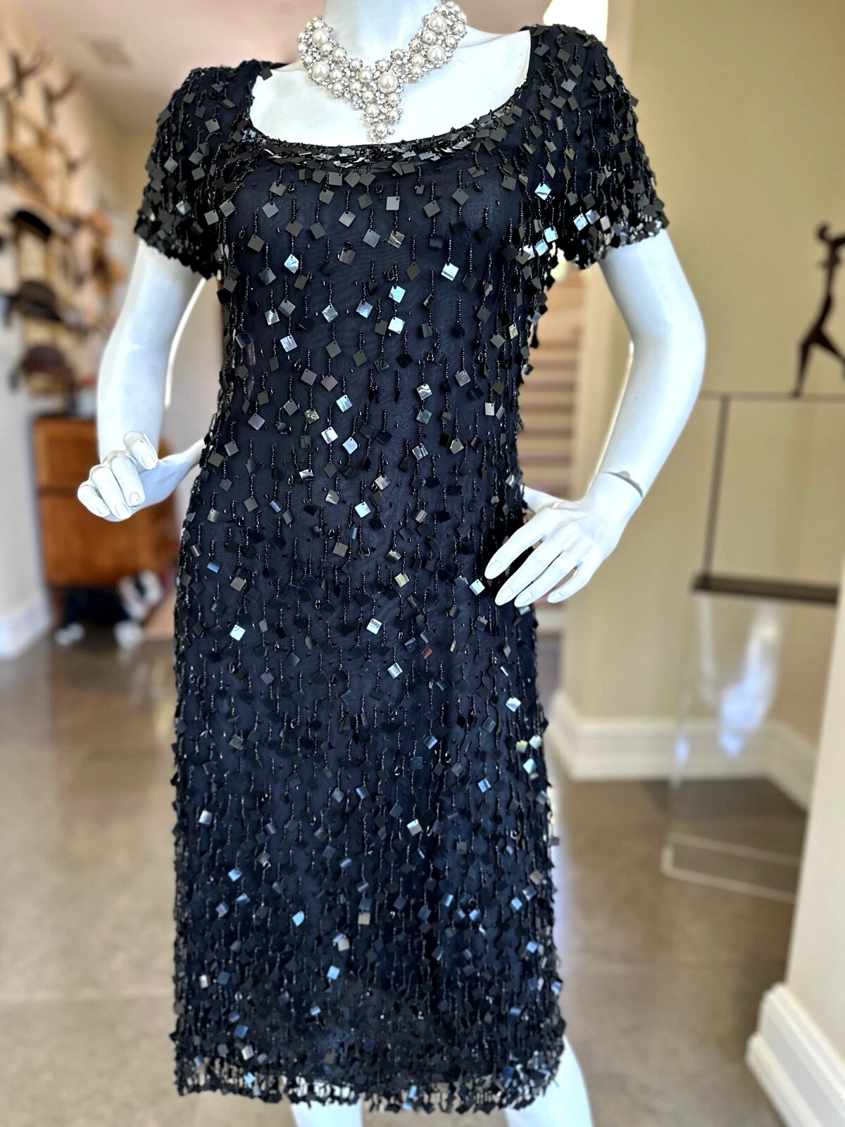 Abito da cocktail Valentino vintage anni 90 nero con frange paillettes perline