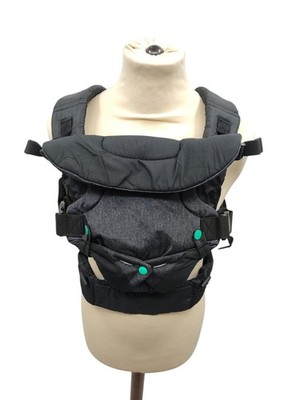 Infantino Flip 4-in-1 Babytrage mit waschbarem Lätzchen schwarz denim 3,6 14,5kg