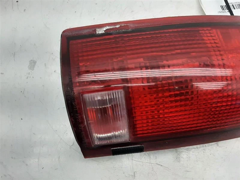 Luz trasera izquierda conductor 90-00 Chevrolet 2500 05977867 Foto 3 de 4