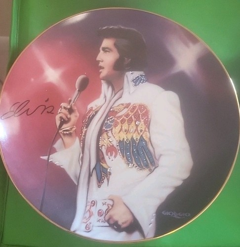 Elvis Presley 8 Collectibles Plates - Picture 6 of 17