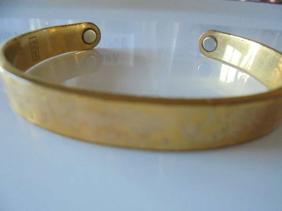 TCM  Armreif goldfarben Magnete Gesamtdurchmesser 7 cm Breite 1 cm Nr.108 - Bild 2 von 4