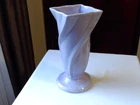 VTG. HULL POTTERY VASE 9" TWISTED #413 GLOSSY LAVENDER WHITE SPECS HTF COLOR