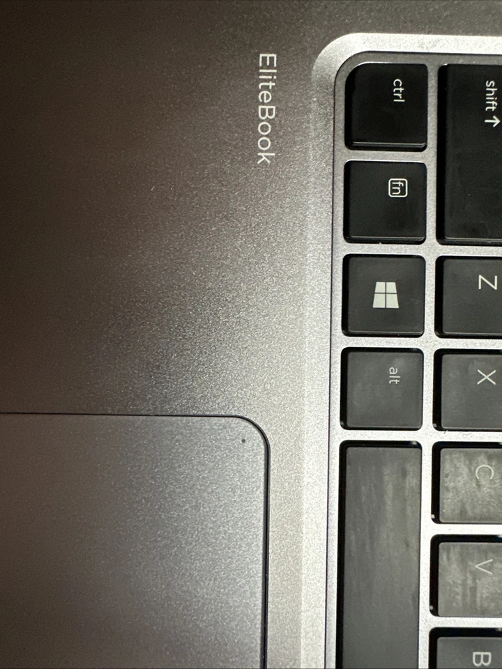 HP EliteBook Folio 1040 G3, i5-6600U @ 2.6GHZ, 16GB RAM, 512GB SSD, Pantalla 1080P Foto 4 de 4