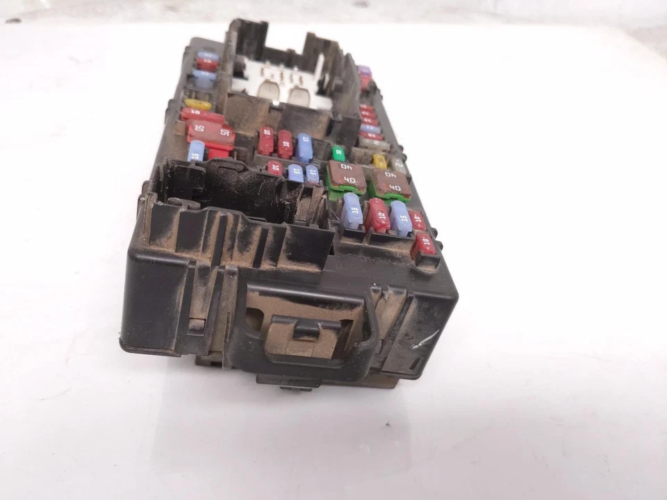 Gmc Sierra 1500 2019-2022 tablero de instrumentos de pasajero derecho interior caja de fusibles 84582037 Foto 3 de 4