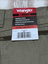 NWT Wrangler Cargo Shorts Men's Relaxed Fit Dark Army Green Size 48 Inseam 10"