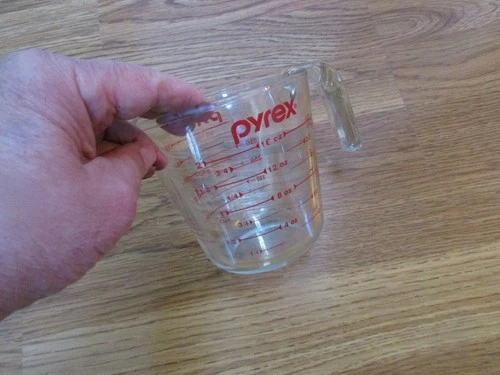 Vintage 2 Cup 16 oz Pyrex Glass Red Letter Measuring Cup Open End Handle USA