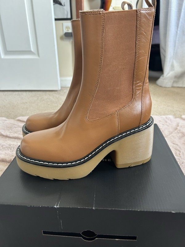 Marc Fisher MLFredy Leather Boots Size 7.5. New In Box. Medium Natural Tan.