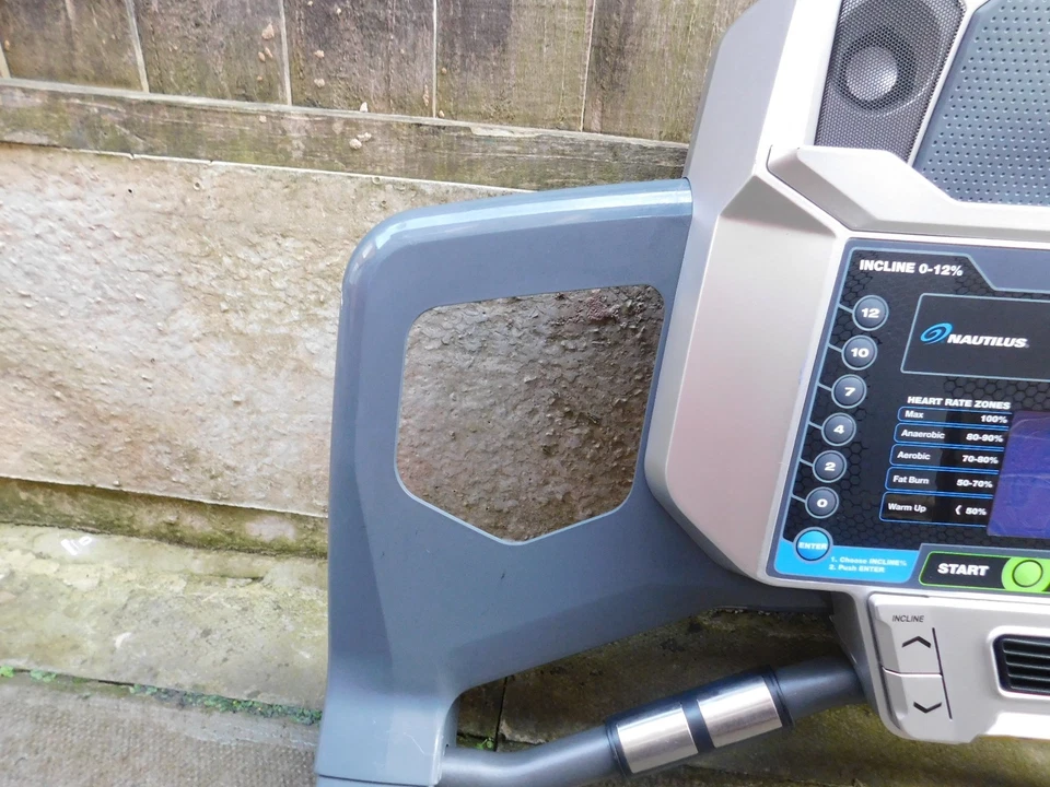 Nautilus T626 Treadmill Console Assembly ONLY UNTESTED READ NOTES - Image 3 of 4