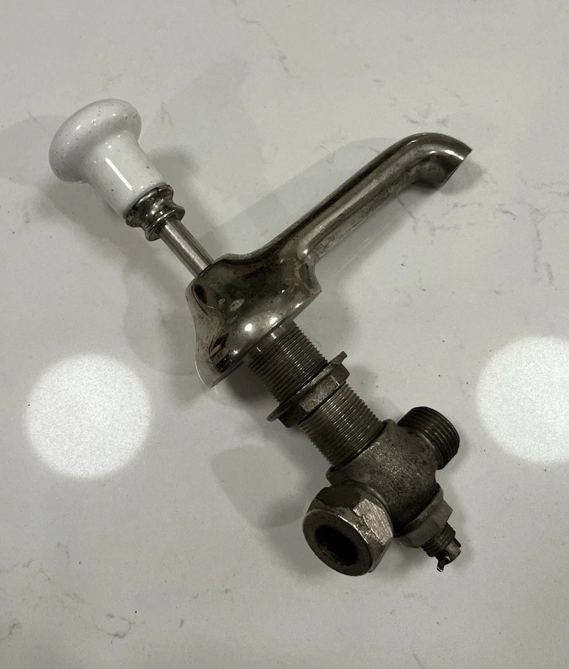 M.B. vintage años 1900 Co. Grifo antiguo fregadero de porcelana frío y caliente completo usado en excelente estado Foto 2 de 4