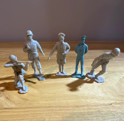 Lot of 5 Plastic Infantry Toy Soldier Figure Set, Ages 17 Years & Up