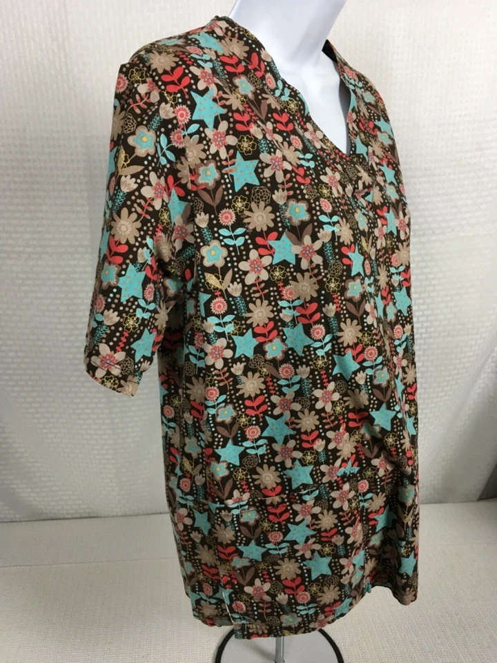 UA Scrubs Womens Scrub Top Size S Brown w Tan Flowers Blue Stars Pockets V neck - Image 3 of 4