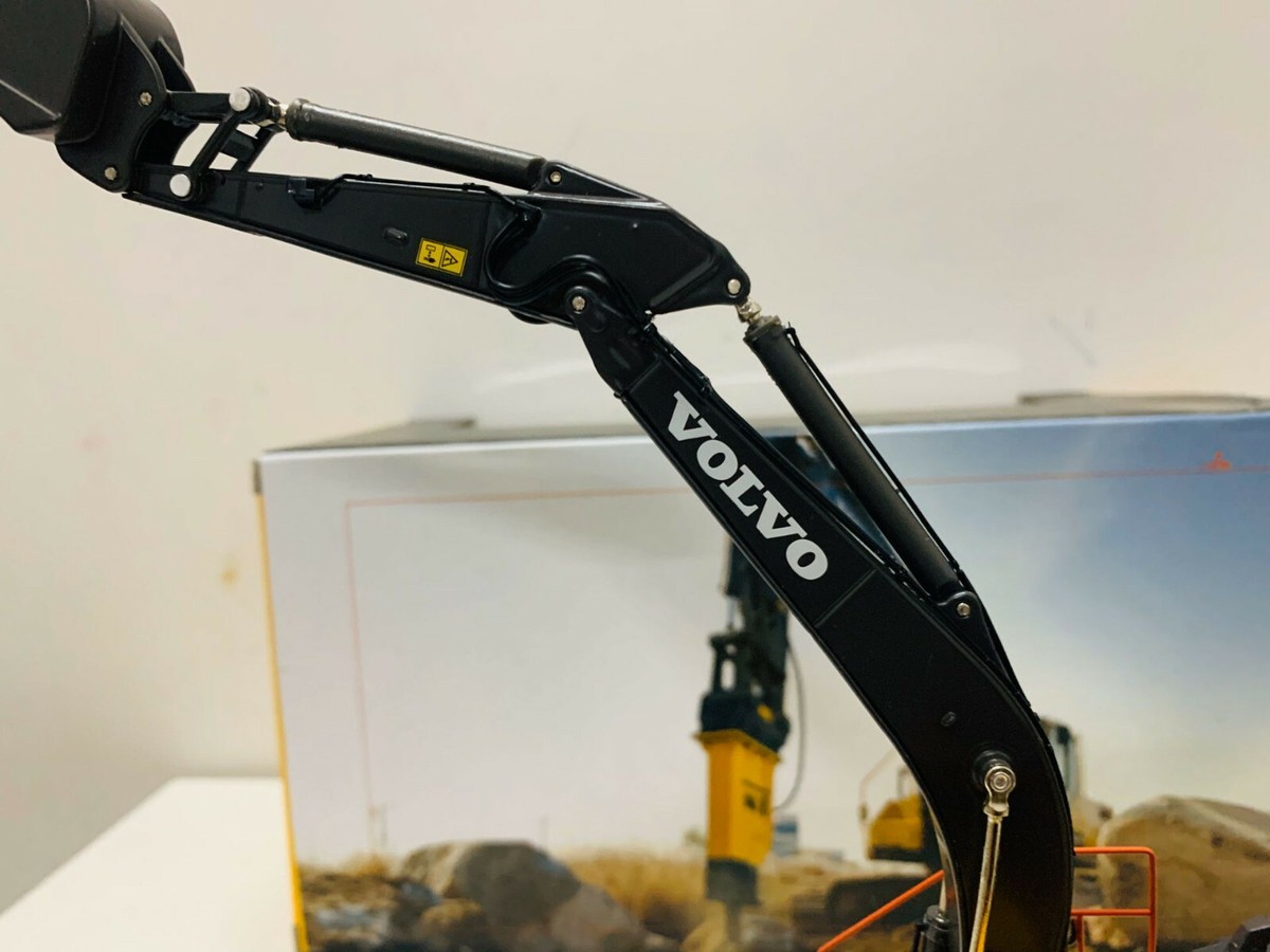 Volvo EC220E Crawler Excavator 1/50 DieCast Engineering