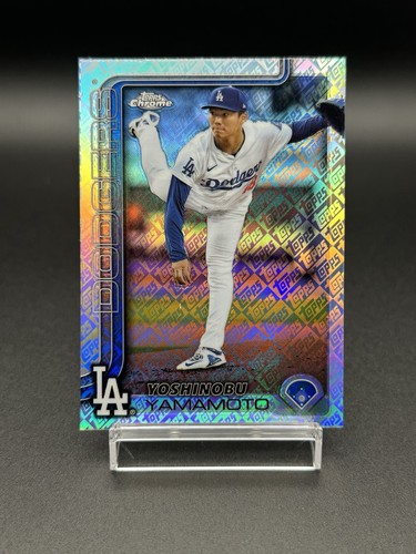 Yoshinobu Yamamoto 2025 Topps Chrome #179 Topps Fractor Fanatics Exclusive