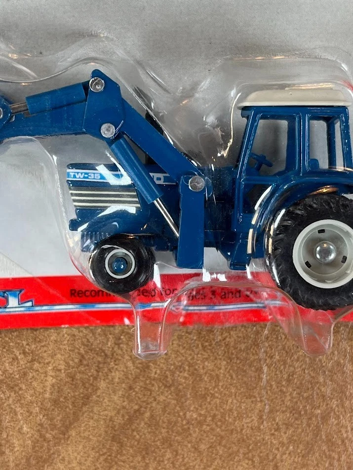 Vintage 1986 Ertl Ford TW-35 Tractor & Tractor W/ Cab New 1/64 NOS Lot of 2 - Image 2 of 4