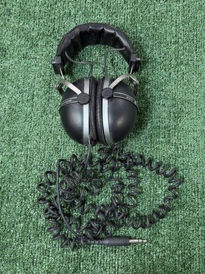 Vintage Pioneer SE-305 Stereo Over the Ear 1/4'' Jack Black Headphones OEM
