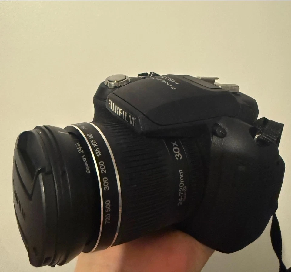 Fujifilm FinePix HS Series HS10 10.3MP Digital Camera - 10MP, 30X Optical Zoom - Image 3 of 4