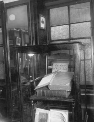 Dr Samuel Johnson's chair in his house in Gough Square 1950 Old Photo