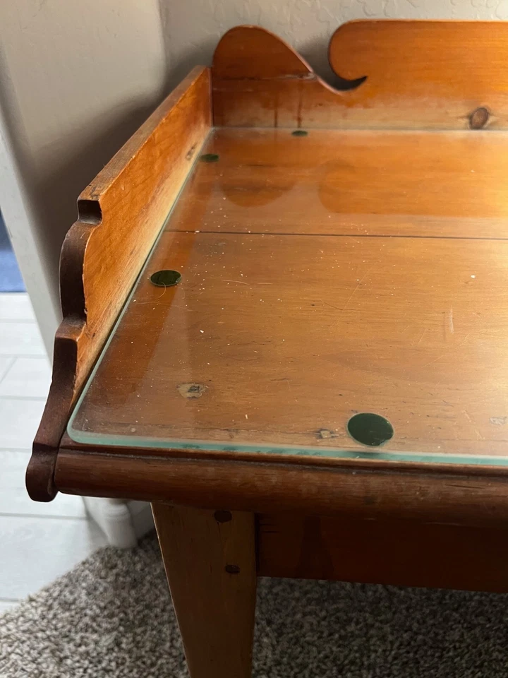 Mesa auxiliar American Federal de arce con detalles festoneados alrededor de 1825, MB622 Foto 4 de 4