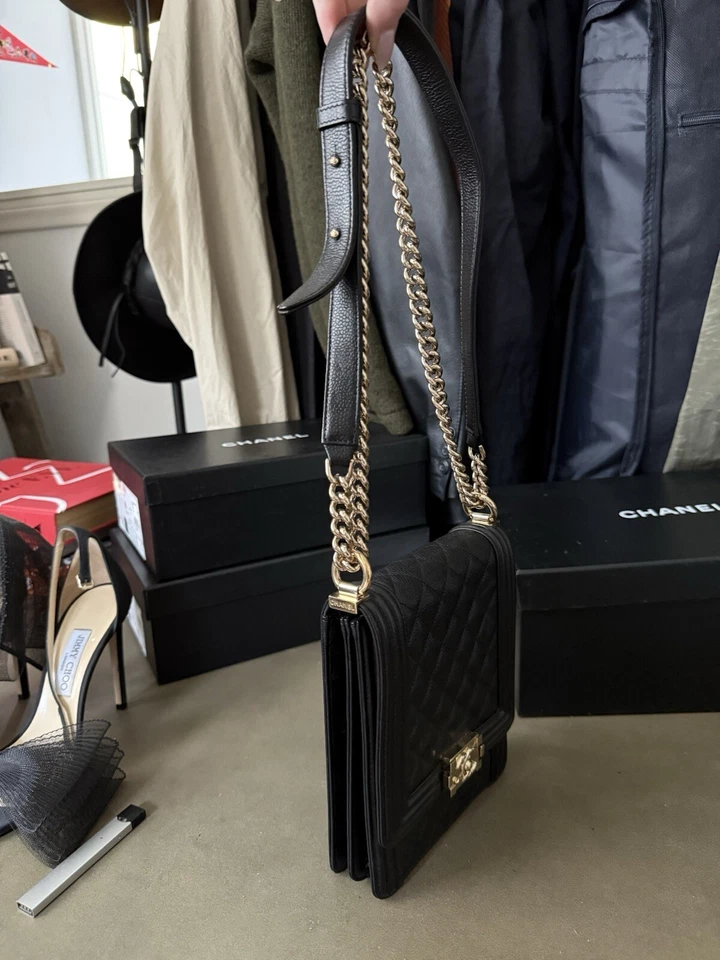 Bolso Chanel North South Boy de cuero caviar negro Foto 2 de 4