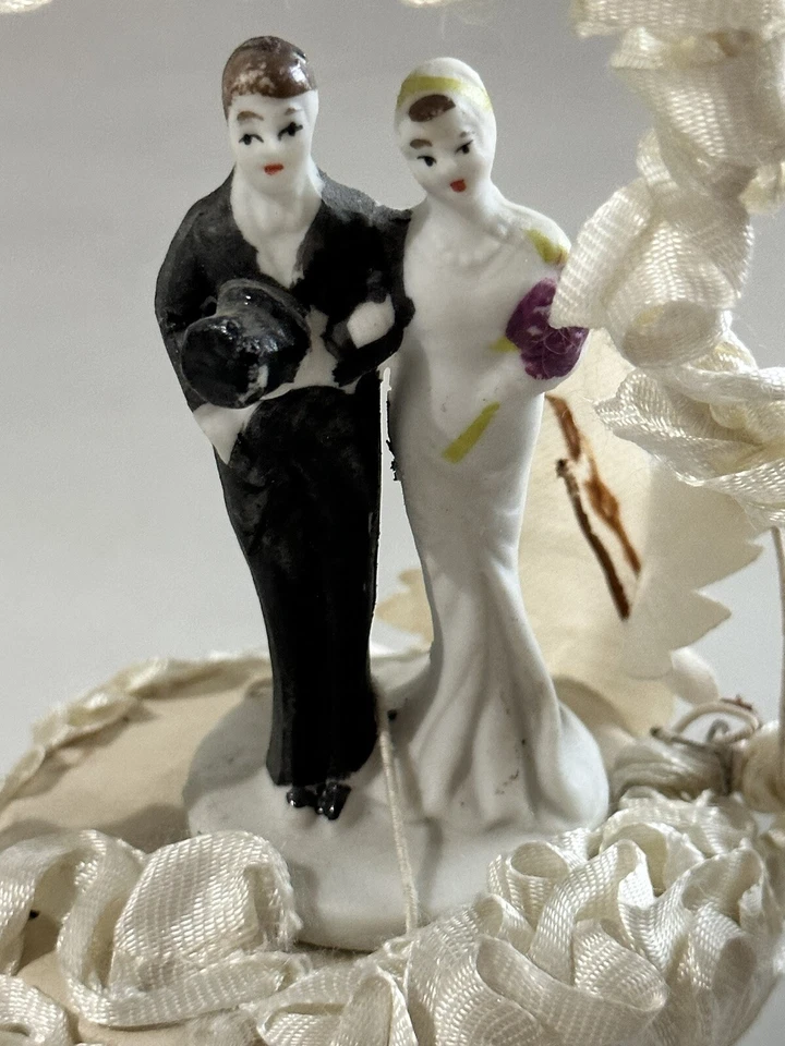 Antiguo tocado de boda de los años 30 y adorno de pastel vestido de sirena de novia novio Argent Co Foto 2 de 4