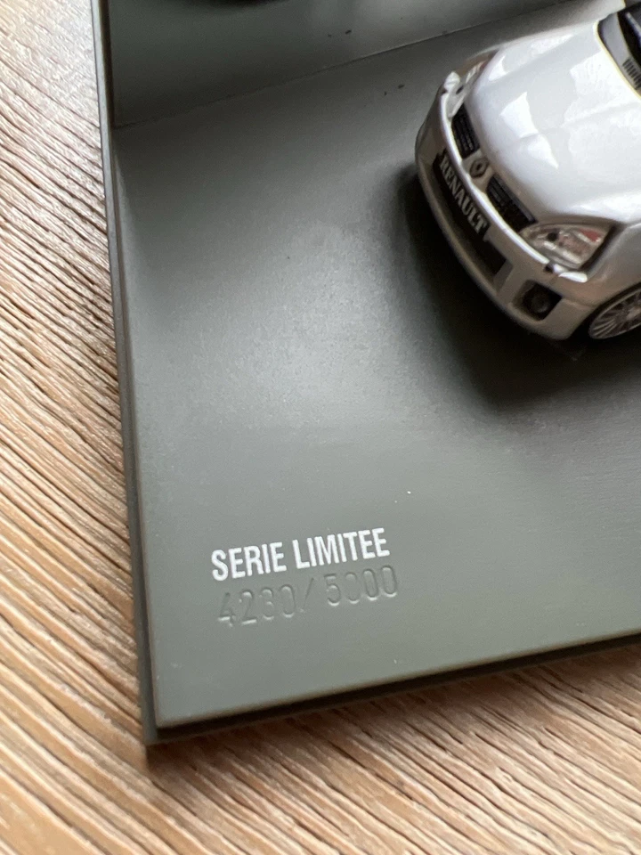 Renault Clio V6 Modellauto 1:43 Serie Limitee 4230/5000 Sammlermodell - Bild 2 von 3