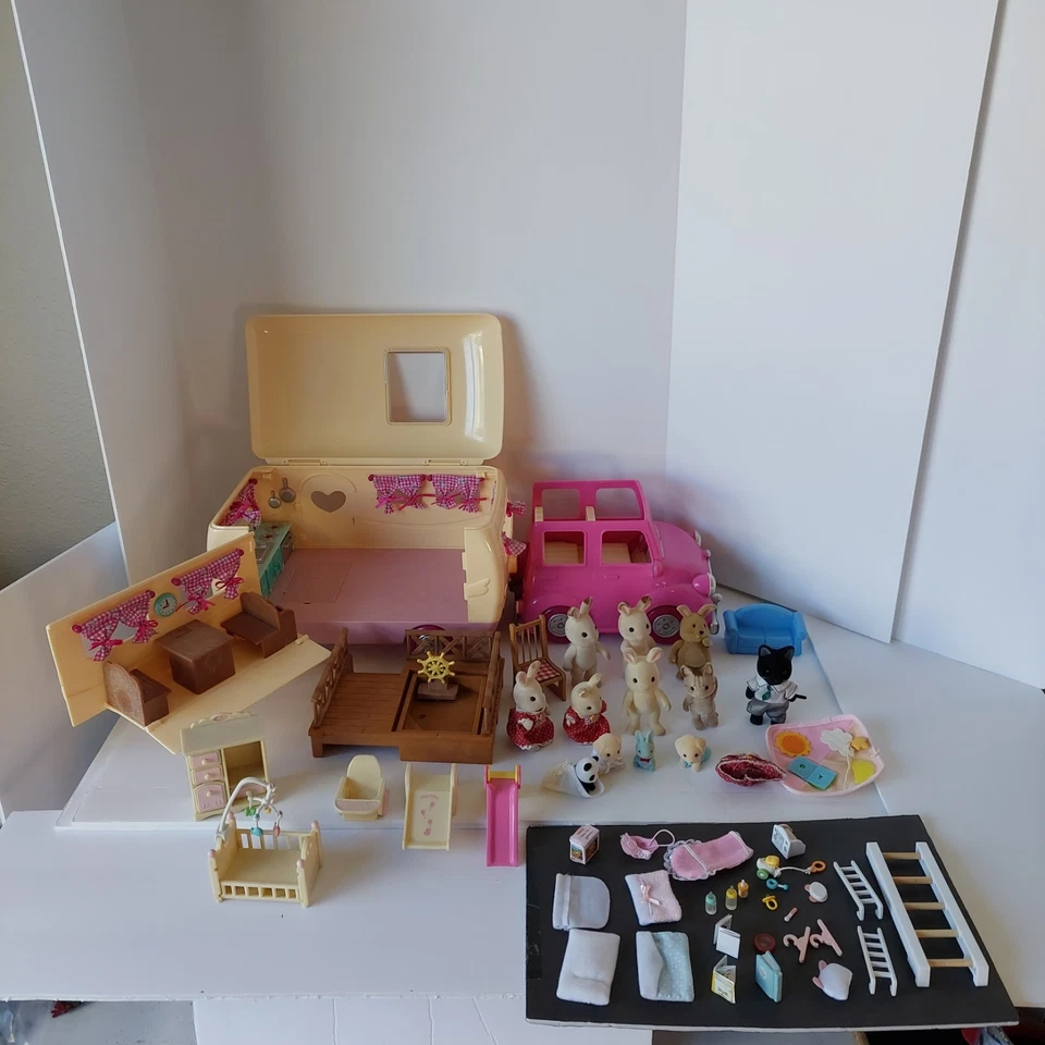 Calico Critters Lil Woodzeez Figures Happy Camper Playset Furniture Car Set LOT - Image 2 of 4