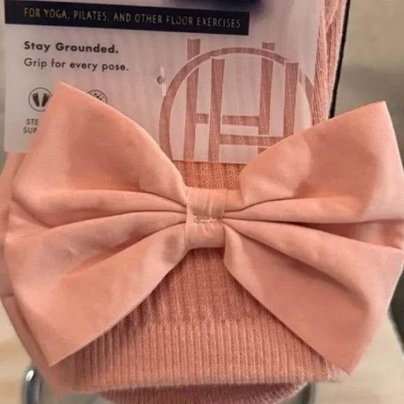 House Of Harlow 2Pk Grippy Yoga-Barre Socks w/Bow No Slip 1 Sz Fits Most Whi/Pnk