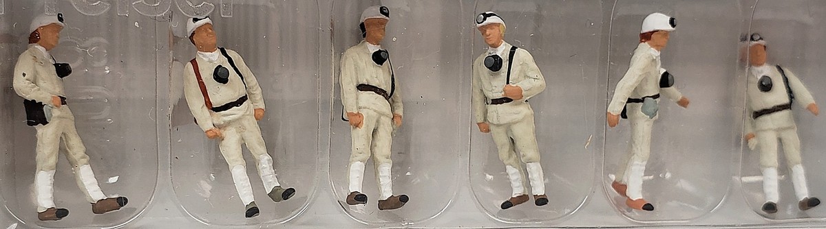 PREISER NEW #10555 HO 1/87 Scale Set of 6 Miners in Uniform with